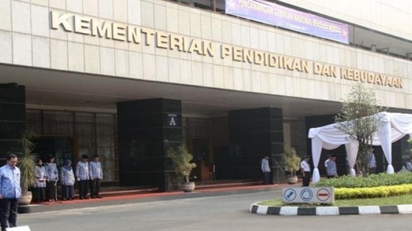 Pemerintah Targetkan 100% Akses Internet di Sekolah